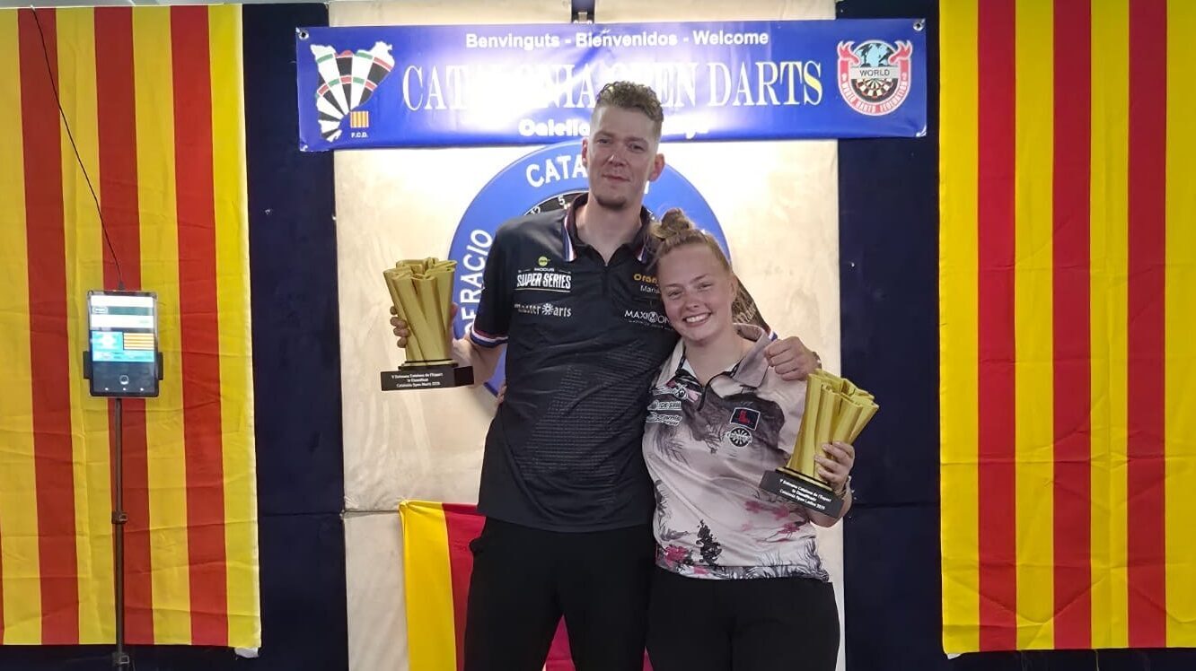 Jimmy van Schie en Lerena Rietbergen op het podium in Calella.