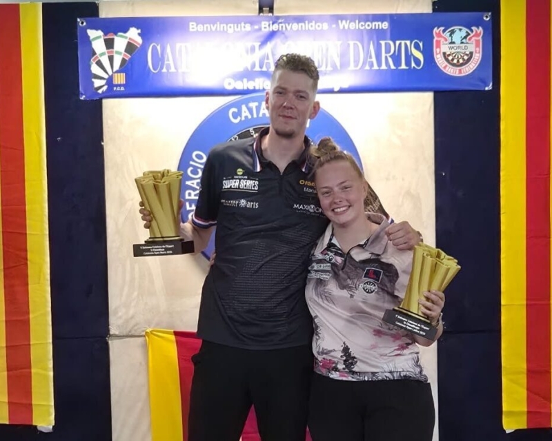 Jimmy van Schie en Lerena Rietbergen op het podium in Calella.