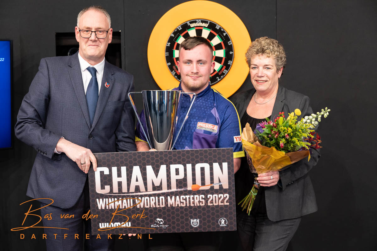 2022-12-11 ASSEN, NETHERLANDS- DECEMBER 11: Dartsplayer playing at the Winmau World Masters 2022 on December 11 2022 in Hotel de Bonte wever, Netherlands (Photo by Bas van den Berk/Orange Pictures)