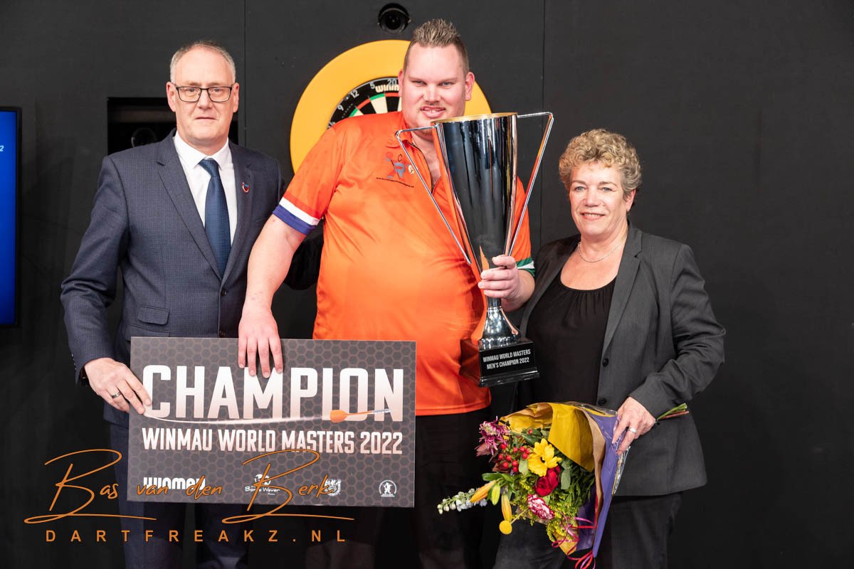 2022-12-11 ASSEN, NETHERLANDS- DECEMBER 11: Dartsplayer playing at the Winmau World Masters 2022 on December 11 2022 in Hotel de Bonte wever, Netherlands (Photo by Bas van den Berk/Orange Pictures)